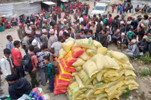 बाढीपहिरो प्रभावितलाई राहत वितरण