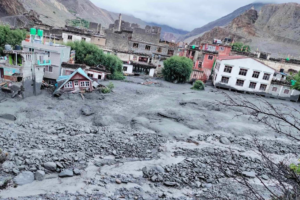 कागखोला बाढी : स्थानीय भन्छन्, ‘ज्यान त बच्यो, हेर्दा हेर्दै घरबारविहीन भयौँ’