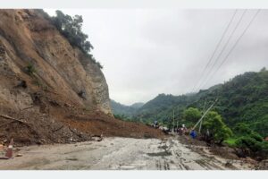 पहिरोका कारण देशभरका नौ राजमार्ग अवरोध